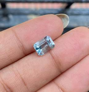 Bague de fiançailles et de mariage en saphir naturel taille émeraude 1,626 CT 8,37 x 6,10 MM par OM GEMS - Product Image 6