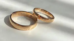 クラシックな結婚指輪バンド名本物の9k14K18Kゴールドカップルセットリング男性と女性のためのダイヤモンド婚約指輪