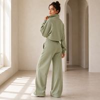 Conjunto de Dos Piezas de Marca Propia para Mujer: Sudadera Corta de Algodón Felpa Verde Salvia con Cremallera de Cuarto y Pantalón de Chándal de Pierna Ancha de Cintura Alta