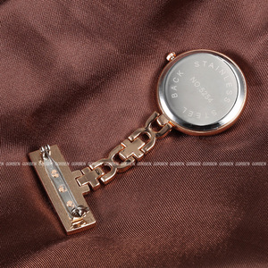 <span class=keywords><strong>Montre</strong></span> de <span class=keywords><strong>poche</strong></span> infirmière en forme de coeur en cristal de luxe pour femmes avec mouvement à quartz bande d'or cadeau de soins infirmiers ou paramédicaux médicaux - Product Image 6