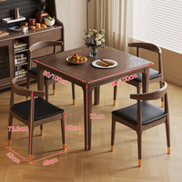 Ensemble de table à manger carrée en bois massif nordique avec chaises à dossier haut, petite table de salle à manger 4 places pour restaurant et appartement