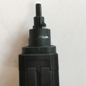 Interruptor de Luz de Freno DN306 para Volkswagen B5, Interruptores Automáticos para Luces de Freno de Automóvil - Product Image 1