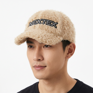 หมวกเบสบอลขนนุ่ม Nexttex แบบ 6 แผง ปรับขนาดได้ หมวกฤดูหนาวสำหรับทุกเพศ ผ้าฟลีซ ปักโลโก้ด้านหน้า สีเบจ - Product Image 1
