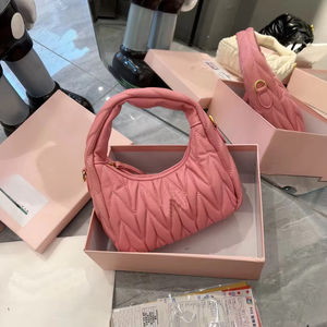 Sacs fourre-tout de créateur en gros pour femmes, sac croissant plissé à motif nuage, sac à bandoulière élégant en cuir - Product Image 3
