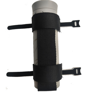 Funda ajustable para botella de agua Bogg Bag, material de tela negra, ajuste universal para portavasos de coche - Product Image 1