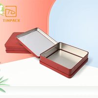 Boîte en métal carrée rouge avec un design romantique en forme de cœur pour la Saint-Valentin, pour chocolats, bonbons et biscuits