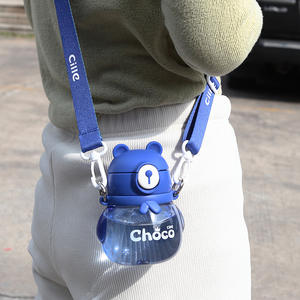 Bouteille d'eau portable grande capacité Hilo pour femme, design attrayant, en Tritan, avec paille, motif cœur de fille, mignonne et volumineuse - Product Image 3