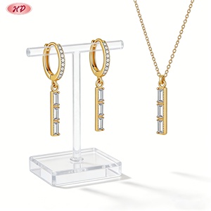 Ensemble collier et boucles d'oreilles en zircon baguette plaqué or 18 carats pour femme, idéal pour mariage, fiançailles, usage quotidien, soirée ou bureau - Product Image 2