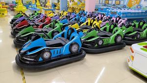 Voiture électrique pour enfants d'intérieur avec lumières LED, musique, télécommande, équipement de jeu sûr et souple, voiture tamponneuse - Product Image 6