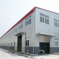 Edificio de taller de acero de gran envergadura diseñado para logística y almacenamiento industrial