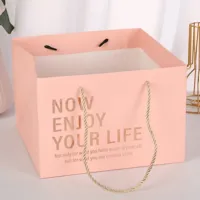 Logo personnalisable estampage Sacs cadeaux simples Emballage de carton ondulé réutilisable pour la Saint-Valentin gaufrage laminage mat UV