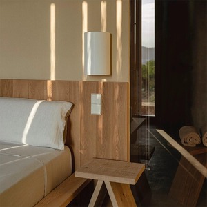 Lámpara de Pared de Diseño Nórdico Santa & Cole, Estilo Español Vintage, Tela Única para Dormitorio, Mesita de Noche o Espejo - Product Image 1