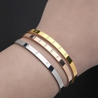 Bracelets personnalisés moins chers, bracelets en acier inoxydable, bracelets pour femmes et filles, bijoux en or rose, cadeau pour la Saint-Valentin