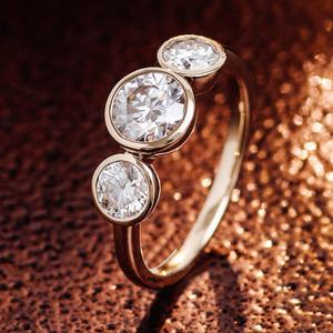 Joyería de Primera Calidad, Oro Sólido de 14K, Blanco, D VVS, Tres Piedras de Moissanita, Diseño Único para Anillos de Compromiso y Matrimonio - Product Image 5