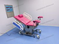 Table d'accouchement électrique médicale gynécologique et obstétricale avec supports pour les jambes pour salle d'accouchement d'hôpital maternel