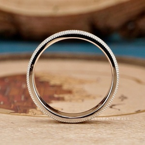 Anillo de diamantes de alta gama con un diseño intrincado y un brillo radiante para un uso imponente. - Product Image 2
