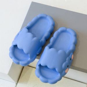 Varios estilos y colores. Pantuflas Cerradas Cómodas y Elegantes con Forro de Peluche y Diseño Antideslizante para Uso en el Baño para Adultos - Product Image 6