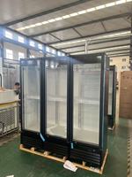 Vitrine Réfrigérée Verticale à Trois Portes en Acier Inoxydable avec Contrôle Numérique pour l'Affichage des Aliments Frais Préemballés en Hypermarché