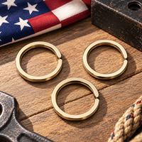 Gantungan kunci Logo kustom cincin pisah logam kecil dalam bentuk Gantungan Kunci segitiga untuk karabiner promosi tas