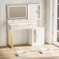 Coiffeuse moderne blanche crème cannelée avec armoire d'angle en verre et miroir LED 3 couleurs, station de charge intégrée pour chambre à coucher.