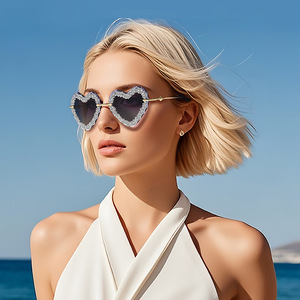 Gafas de sol de lujo con forma de corazón y diamantes de imitación para mujer, montura metálica, protección UV400, gafas de sol de moda, tipo 3, lentes negras - Product Image 3