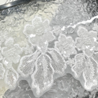 Bordure en dentelle brodée de sequins blancs, ruban en organza fleuri perlé, bord festonné pour robe de mariée