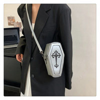 Nouvelle mode Halloween : Sacs à bandoulière en cuir PU en forme de cercueil, motif croix et crâne, style euro-américain, amusants et uniques