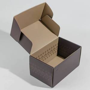 Boîtes d'expédition en carton ondulé recyclables avec logo personnalisé pour chaussures, idéales pour les petites entreprises - Product Image 1