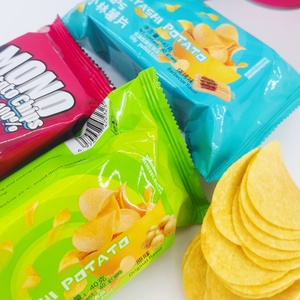 Venta al por mayor de papas fritas exóticas picantes de China de gran capacidad, 180g, sabor salado, textura semiblanda - Product Image 1