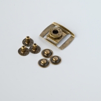 Vente en gros usine : Boucle en métal réglable en bronze plaqué acier inoxydable pour casquettes et chaussures de baseball, personnalisable