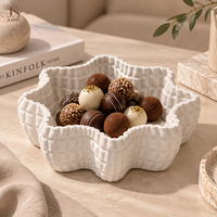 Bol à fruits en céramique blanche Jossin, plateau en forme de fleur, plat de service décoratif pour chocolat, fruits, décoration de la maison, mise en scène de table nordique