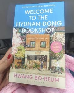 Compre el Libro Bienvenida a la Librería Hyunam-Dong de Hwang Bo-Reum, Novela de Ficción en Inglés, Libro Coreano Más Vendido - Product Image 3