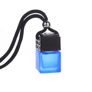 Diffuseur d'arômes pour voiture, forme carrée bleue, 8 ml, avec clip et bouchon en bois - Product Image 4