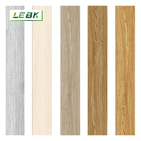 Plancher SPC de Luxe Tendance pour Usage Résidentiel, Plancher Vinyle en Plaques à Chevrons avec Placage Bois Véritable pour Centres Commerciaux