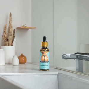 Aceite de Masaje para Levantar y Agrandar los Glúteos con Aceite Esencial Puro de Marca Privada, con Beneficios Reafirmantes e Hidratantes, 50 ml - Product Image 2