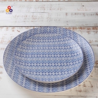 Service de table 16 pièces en porcelaine fine (New Bone China) avec assiettes et bols, décor en relief sous glaçure, pour marque privée, de la Manufacture de Céramique