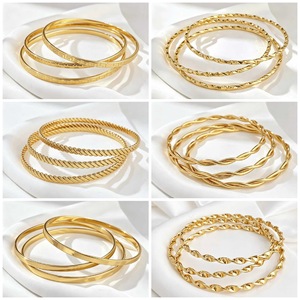 <span class=keywords><strong>Bracciale</strong></span> Vintage con Fiori 3D Irregolari Impilabili, Placcato Oro in Acciaio Inossidabile, Braccialetto alla Moda per Donne - Product Image 5