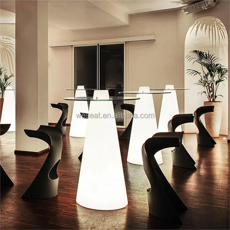 新しい16色変更LEDライトアップテーブルと椅子キューブパーティー家具充電式 & LED家具
