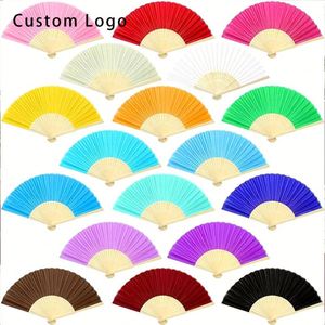 Éventail artisanal chic en bambou avec fleurs tropicales pour des cadeaux élégants de mariage et de fête - Product Image 1