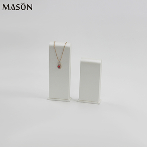 Présentoir <span class=keywords><strong>de</strong></span> colliers en cuir PU personnalisé accessoires <span class=keywords><strong>de</strong></span> présentation <span class=keywords><strong>de</strong></span> bijoux <span class=keywords><strong>de</strong></span> collier <span class=keywords><strong>de</strong></span> nouvelle fenêtre <span class=keywords><strong>de</strong></span> mode avec plateau <span class=keywords><strong>de</strong></span> bijoux <span class=keywords><strong>de</strong></span> logo pour collier - Product Image 6