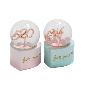 Globo de nieve Musical con forma de corazón, Base de resina 1314520, Bola de agua de poliresina para decoración del hogar, venta al por mayor - Product Image 3