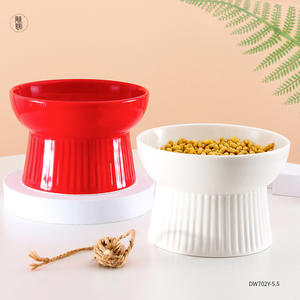 Comedero elevado para gatos Deyuan Ceramic Pet Bowl DW702Y-5.5 en blanco y rojo. - Product Image 3