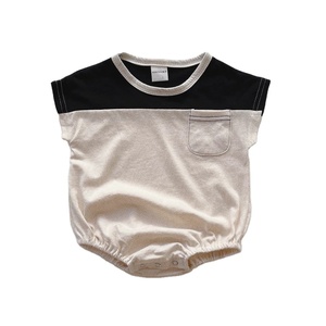 Combinaison courte unisexe en coton à manches courtes avec poches et empiècements pour l'été - Product Image 1