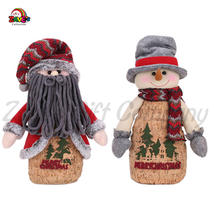 Zaves 16 pulgadas Feliz Navidad Artículo Santa Muñeco de nieve Decoración navideña interior Rojo Gris Madera texturizada - Product Image 2