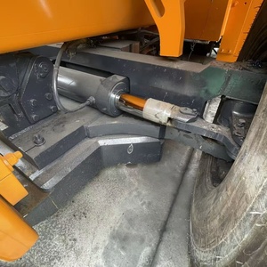 Apilador de contenedores usado Kalmar DRT450 de 45 toneladas del año 2021 con motor Cummins y transmisión Dana 36000 en buen estado. - Product Image 4