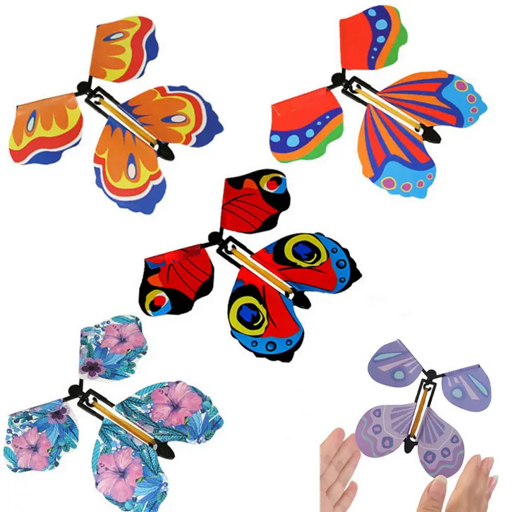 Amazon sihirli 3D uçan kelebek kart Wind Up kelebek peri lastik bant Powered sürpriz oyuncaklar