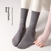 Chaussettes de compression mi-mollet en coton antidérapantes pour femmes, idéales pour le yoga, le Pilates, le sport en intérieur, la course à pied et la corde à sauter – Collection été professionnelle