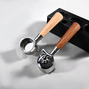 Porte-filtre De'Longhi 51 mm en acier inoxydable à double poignée avec poignée en bois pour machine à expresso usage domestique - Product Image 1
