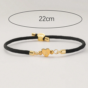 Braccialetto Resoul fatto a mano con filo d'oro intrecciato, personalizzato con lettera iniziale nera, macramè, regalo di gioielleria per coppie e amicizia - Product Image 5