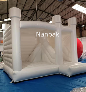 Castillo Inflable Blanco Comercial con Piscina de Pelotas, Tobogán Acuático y Alquiler - Product Image 2